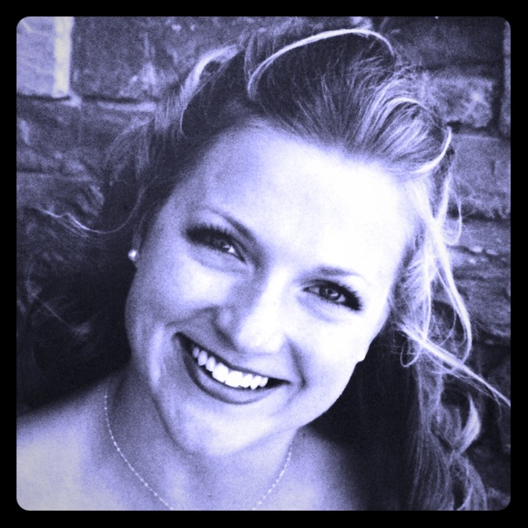 Meet your Posher, Carrie - Picture 1 of 1